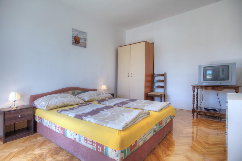 Apartments Irena Jezera Rom bilde