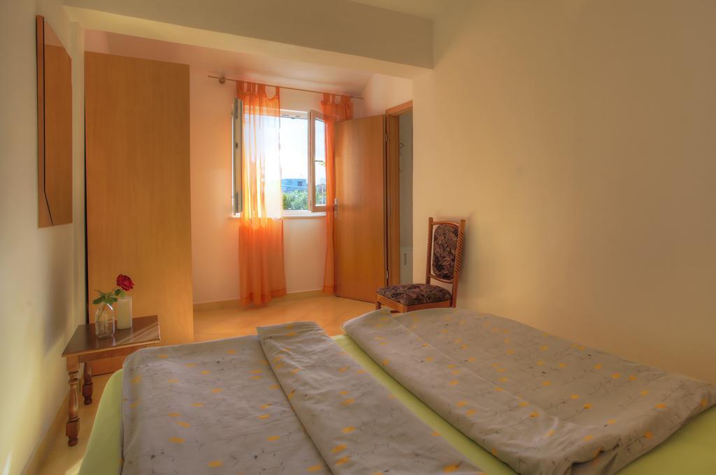 Apartments Irena Jezera Rom bilde